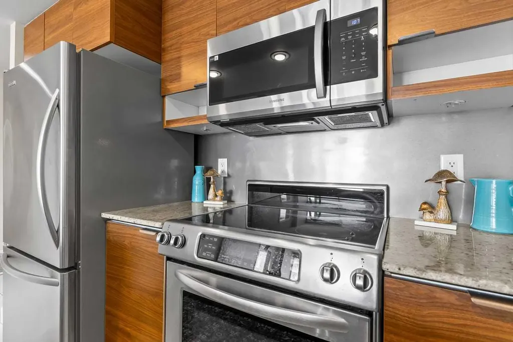 1110 11 Street SW Calgary AB T2R1S5