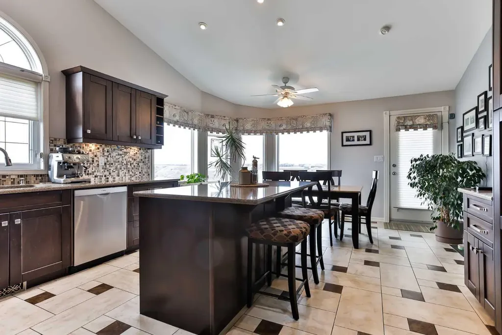 990 Scenic Drive S Lethbridge AB T1J 4R7