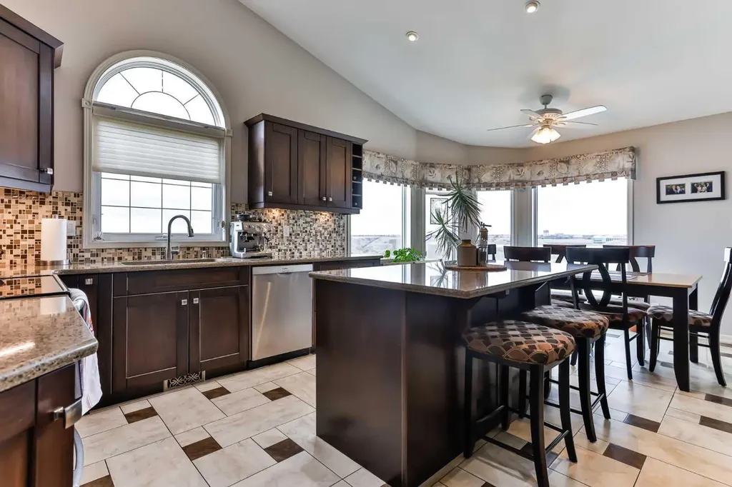 990 Scenic Drive S Lethbridge AB T1J 4R7