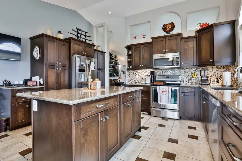 990 Scenic Drive S Lethbridge AB T1J 4R7