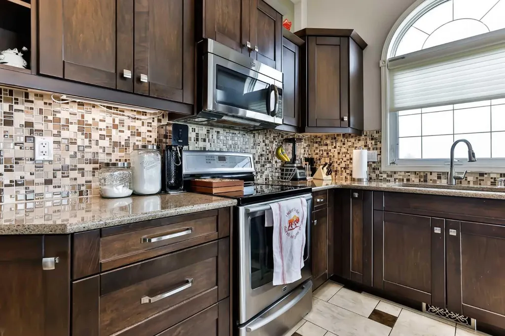 990 Scenic Drive S Lethbridge AB T1J 4R7
