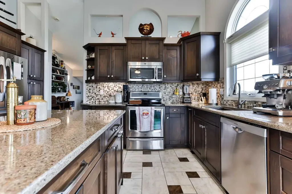 990 Scenic Drive S Lethbridge AB T1J 4R7