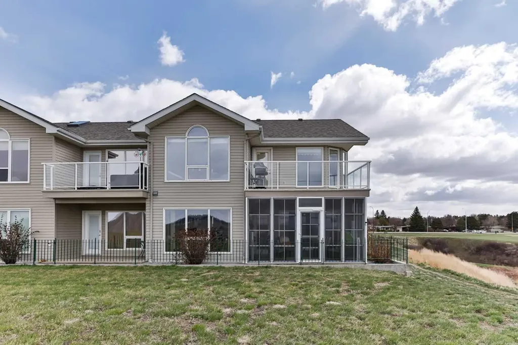 990 Scenic Drive S Lethbridge AB T1J 4R7