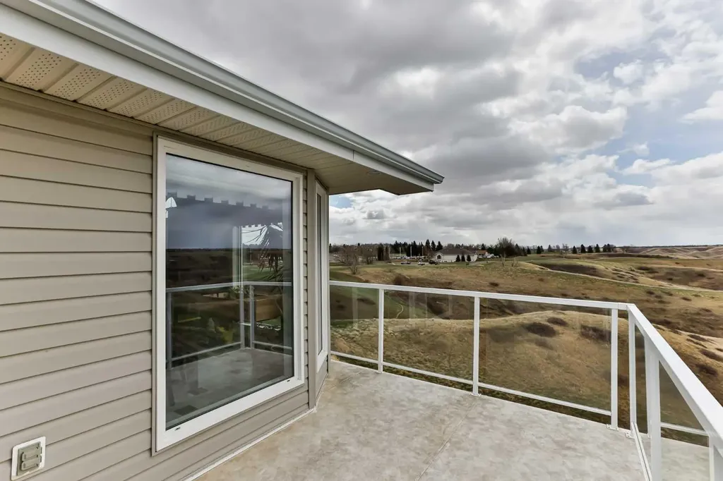 990 Scenic Drive S Lethbridge AB T1J 4R7