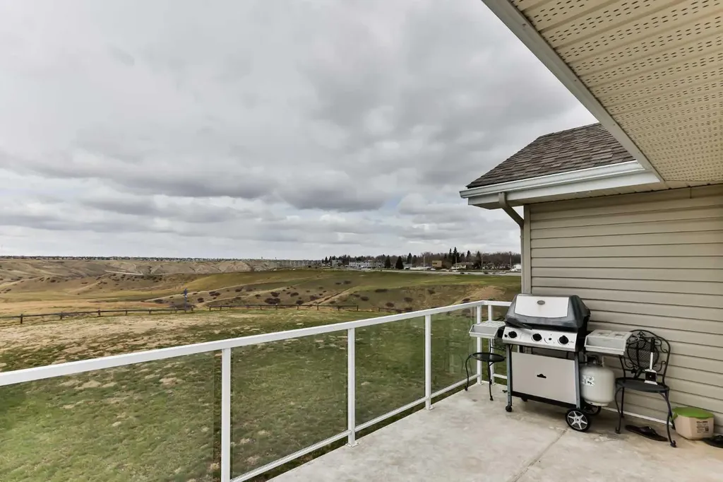 990 Scenic Drive S Lethbridge AB T1J 4R7