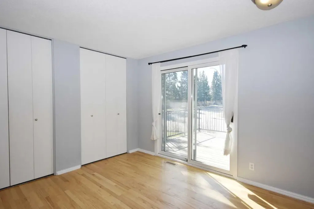2604 106 Avenue SW Calgary AB T2W 2J1