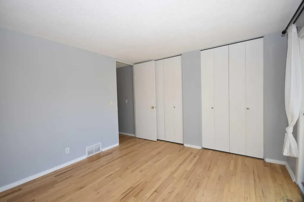 2604 106 Avenue SW Calgary AB T2W 2J1