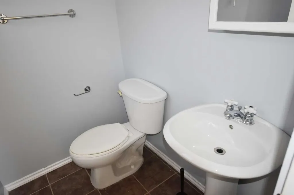 2604 106 Avenue SW Calgary AB T2W 2J1