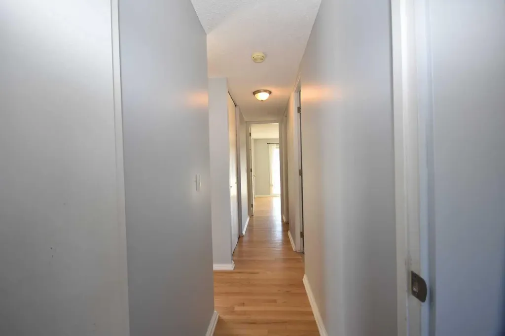2604 106 Avenue SW Calgary AB T2W 2J1