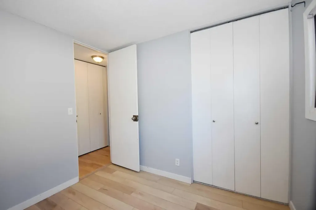 2604 106 Avenue SW Calgary AB T2W 2J1