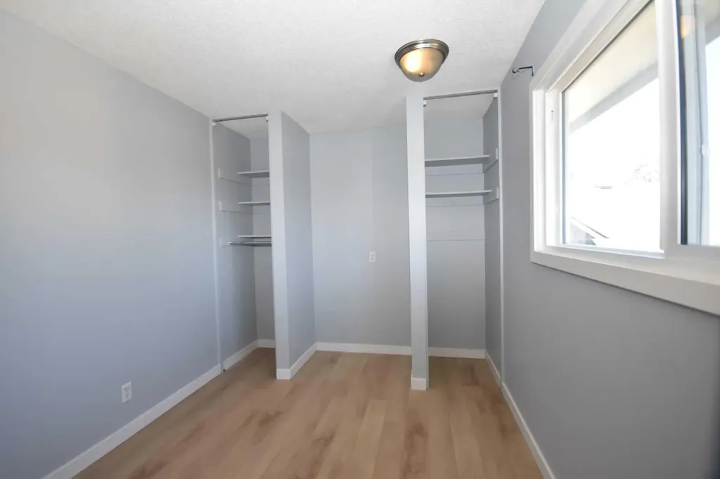2604 106 Avenue SW Calgary AB T2W 2J1