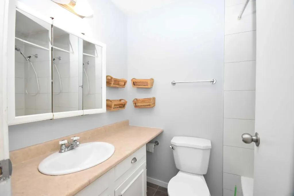 2604 106 Avenue SW Calgary AB T2W 2J1