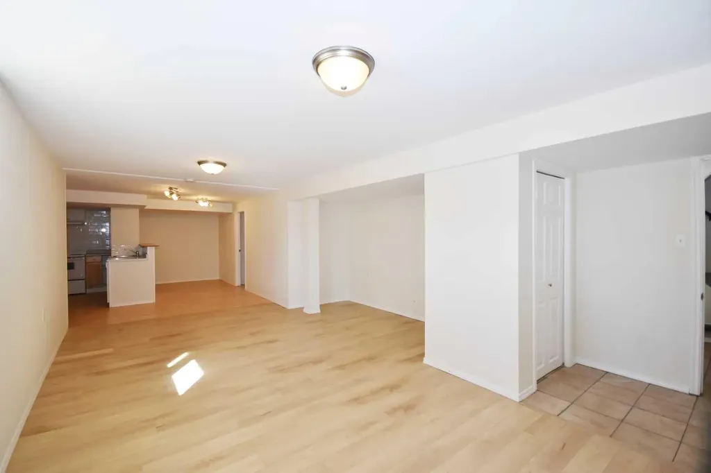 2604 106 Avenue SW Calgary AB T2W 2J1
