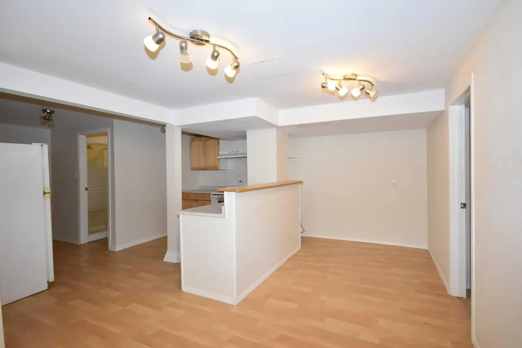 2604 106 Avenue SW Calgary AB T2W 2J1