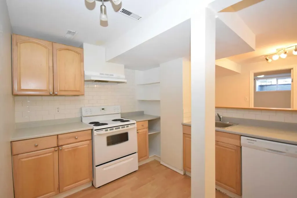 2604 106 Avenue SW Calgary AB T2W 2J1