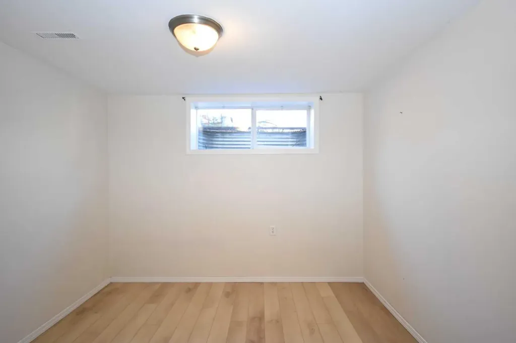 2604 106 Avenue SW Calgary AB T2W 2J1