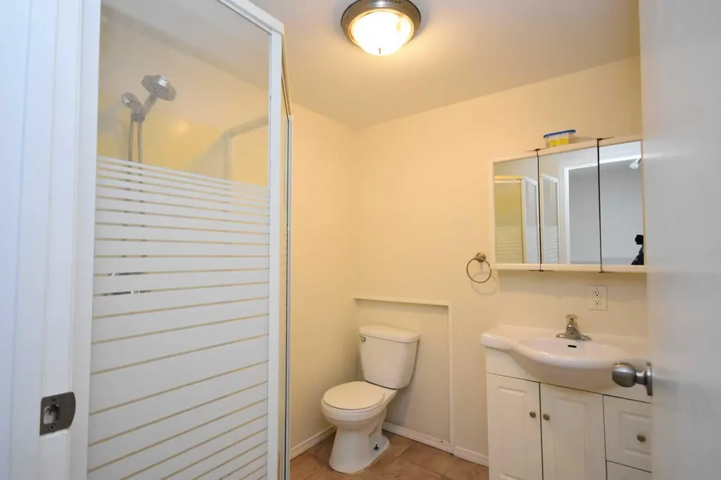 2604 106 Avenue SW Calgary AB T2W 2J1
