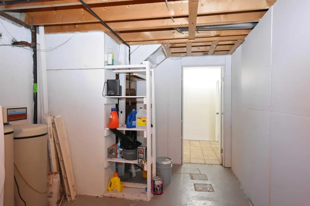 2604 106 Avenue SW Calgary AB T2W 2J1
