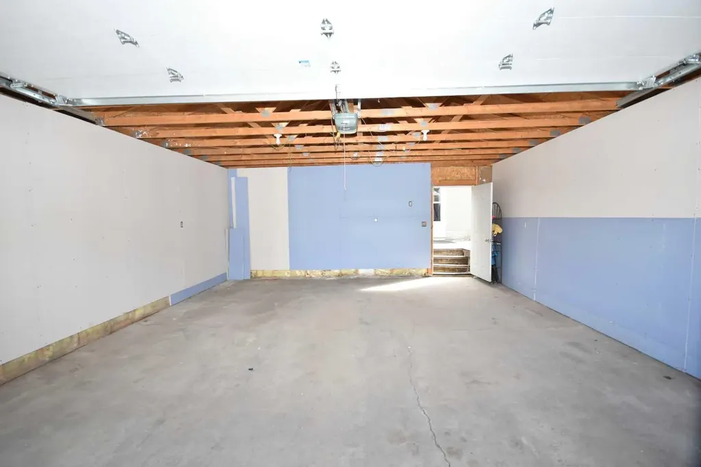2604 106 Avenue SW Calgary AB T2W 2J1