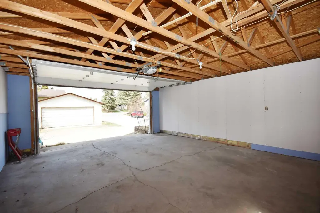 2604 106 Avenue SW Calgary AB T2W 2J1