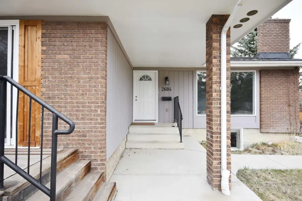 2604 106 Avenue SW Calgary AB T2W 2J1