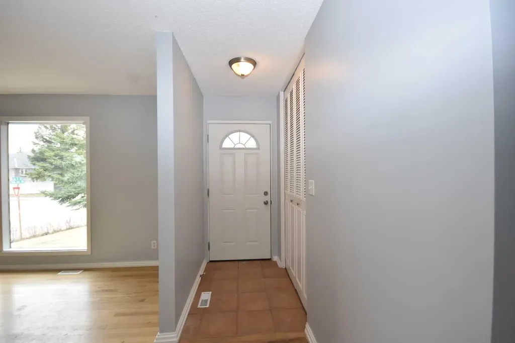 2604 106 Avenue SW Calgary AB T2W 2J1