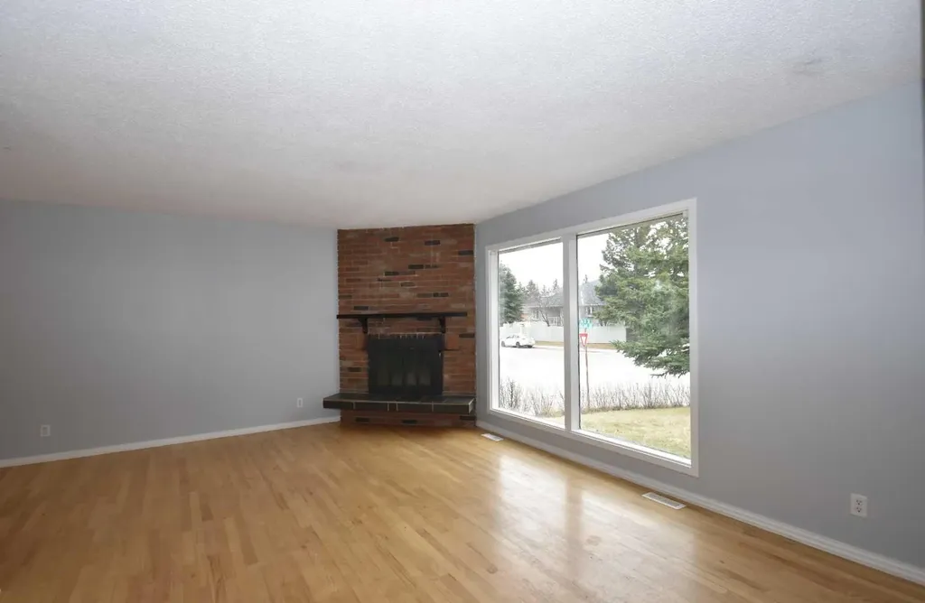 2604 106 Avenue SW Calgary AB T2W 2J1