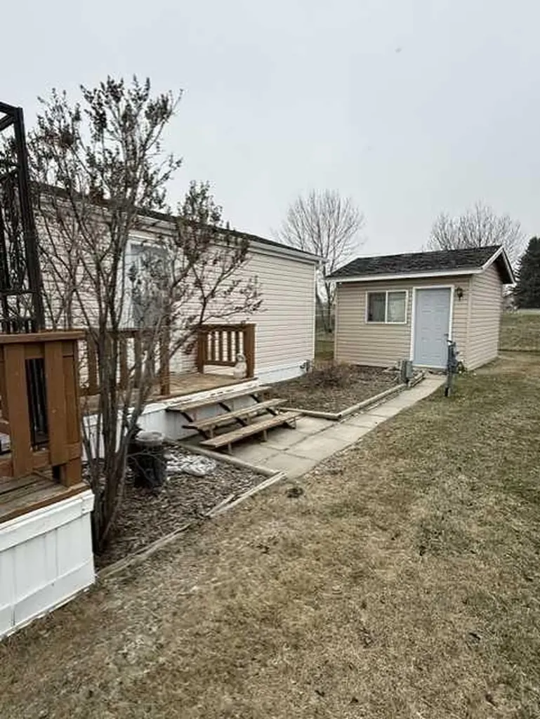 7 Doubletree Way Strathmore AB T1P 1M8