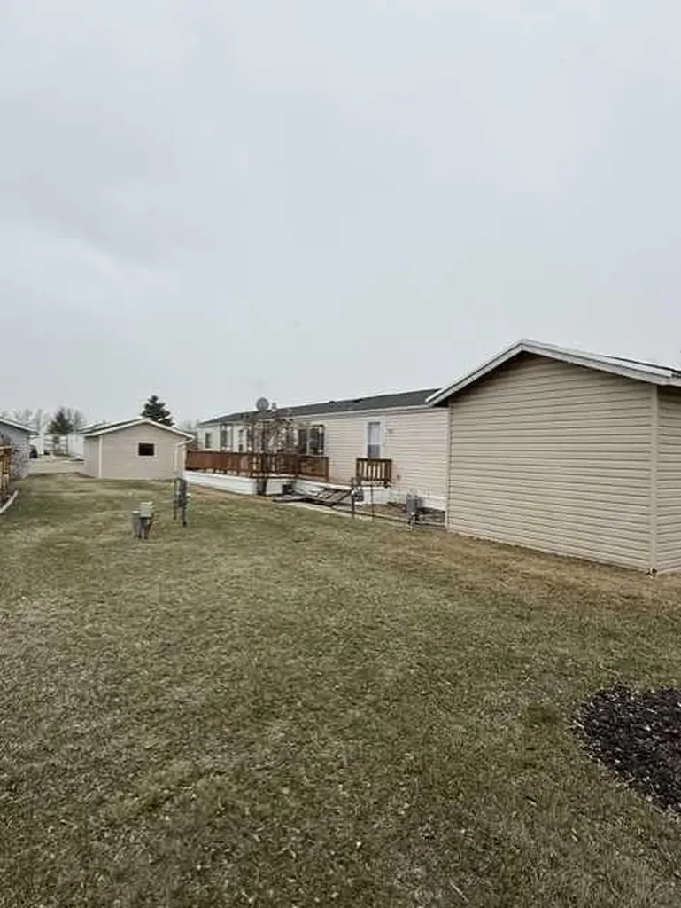 7 Doubletree Way Strathmore AB T1P 1M8