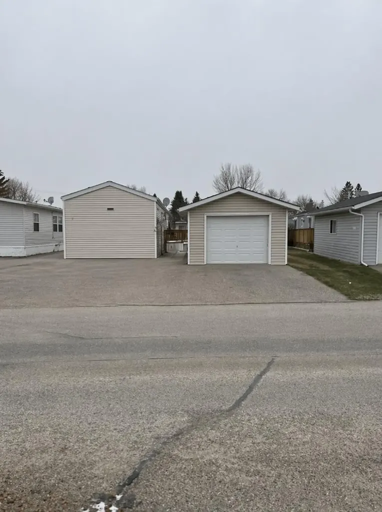 7 Doubletree Way Strathmore AB T1P 1M8