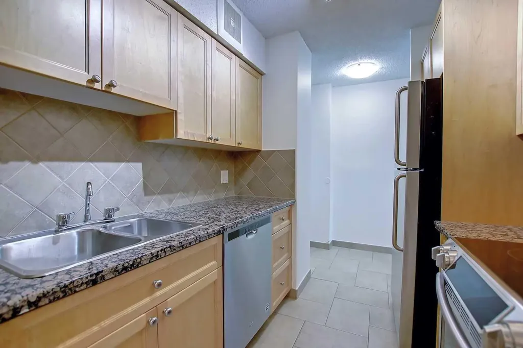 738 3 Avenue SW Calgary AB T2P 0G7