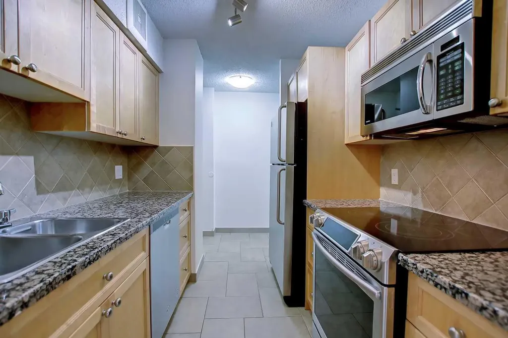 738 3 Avenue SW Calgary AB T2P 0G7