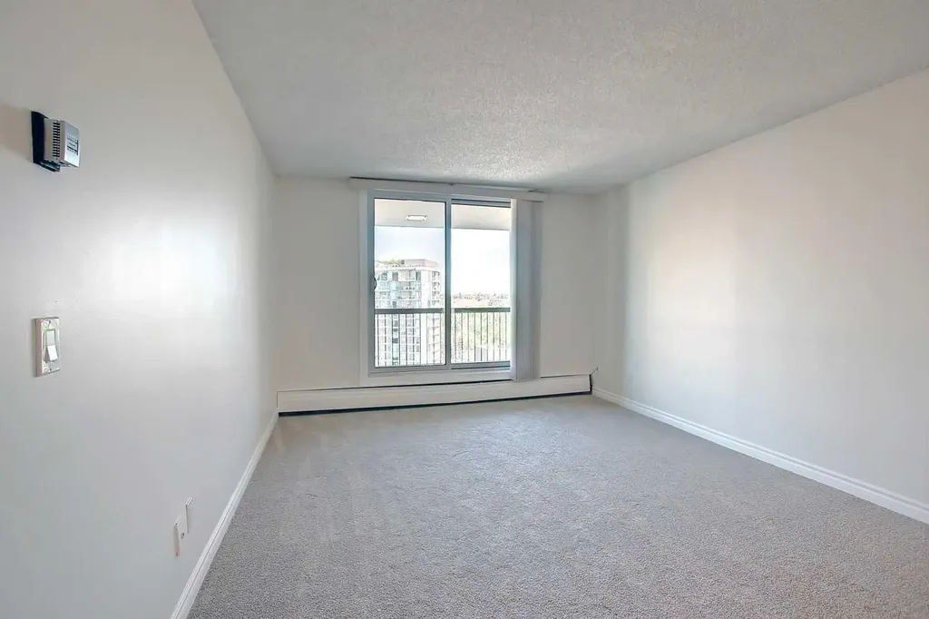 738 3 Avenue SW Calgary AB T2P 0G7