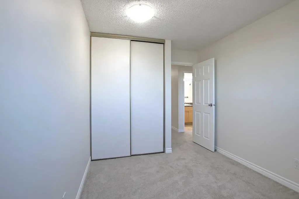 738 3 Avenue SW Calgary AB T2P 0G7