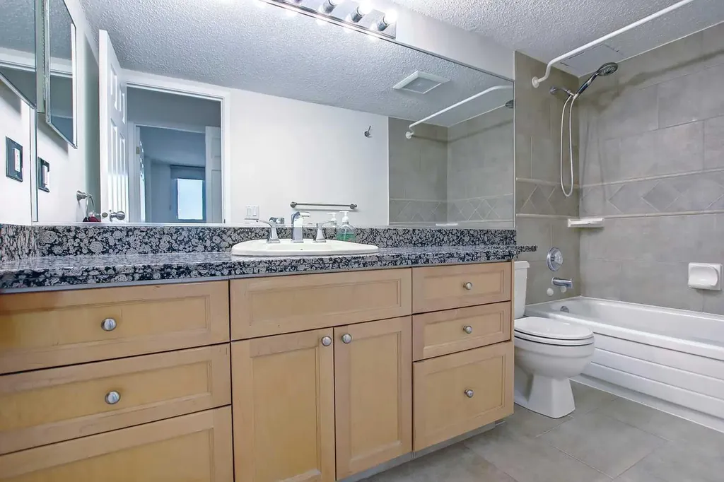 738 3 Avenue SW Calgary AB T2P 0G7