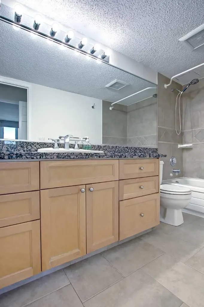 738 3 Avenue SW Calgary AB T2P 0G7
