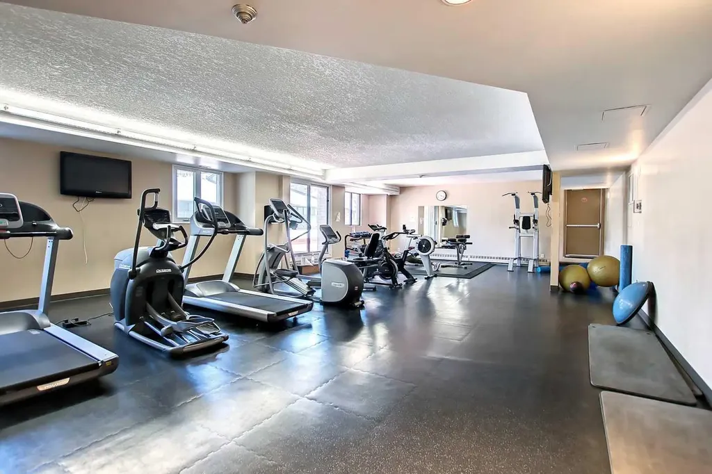 738 3 Avenue SW Calgary AB T2P 0G7