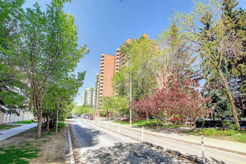 738 3 Avenue SW Calgary AB T2P 0G7
