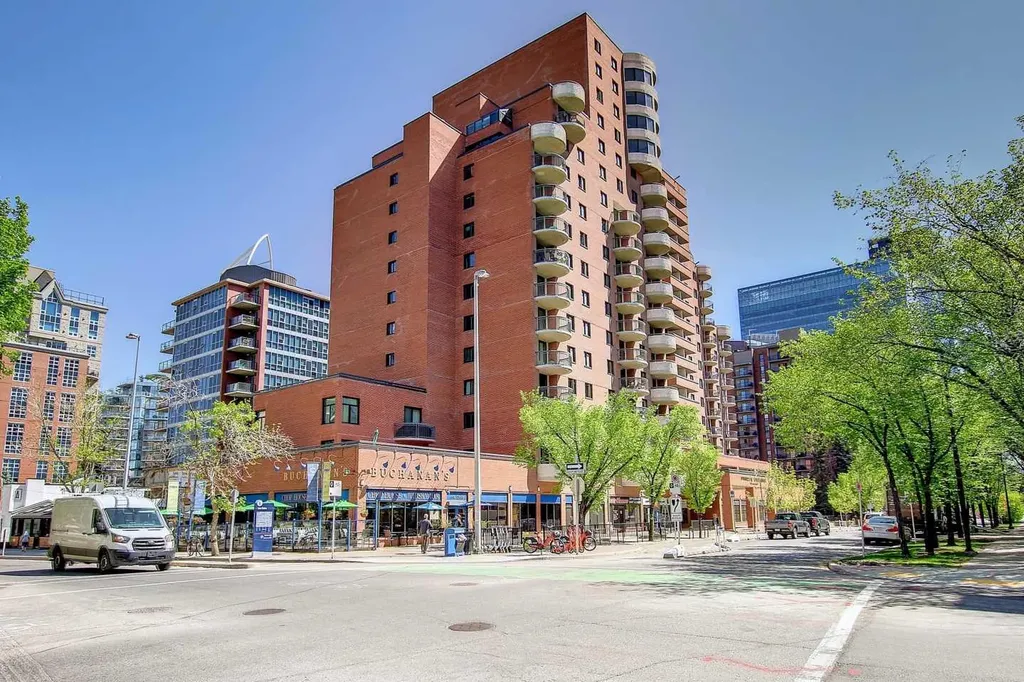 738 3 Avenue SW Calgary AB T2P 0G7