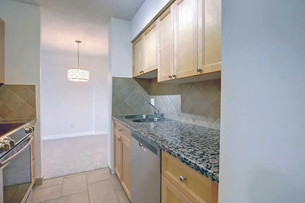 738 3 Avenue SW Calgary AB T2P 0G7