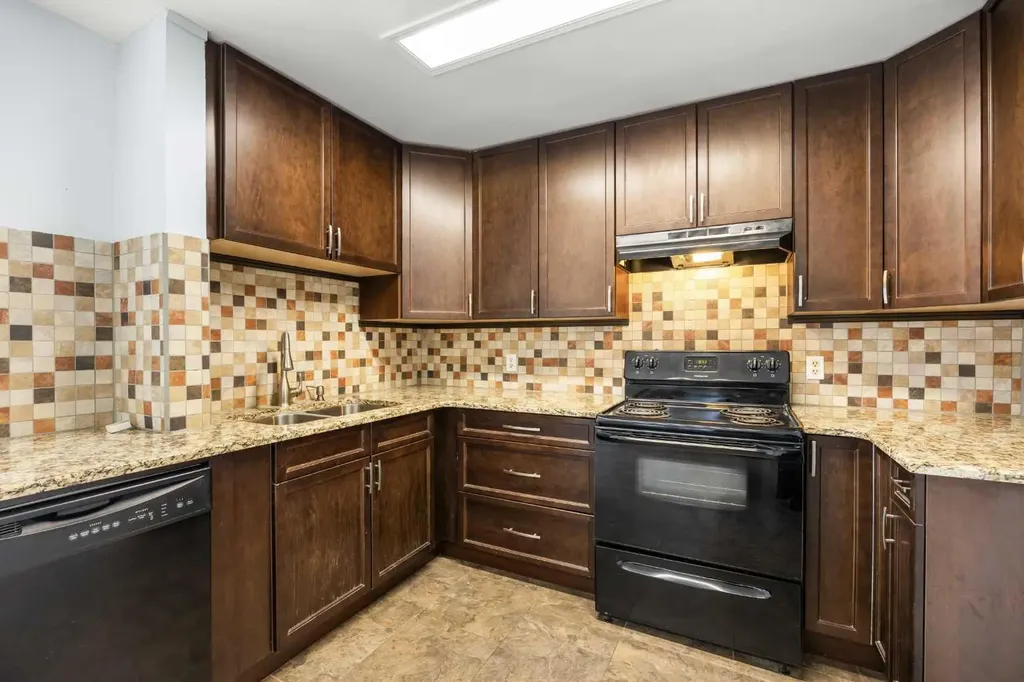 528 21 Avenue SW Calgary AB T2S 0H1