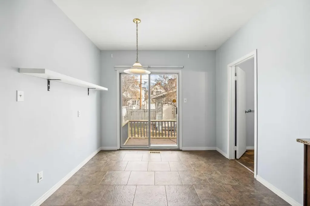 528 21 Avenue SW Calgary AB T2S 0H1
