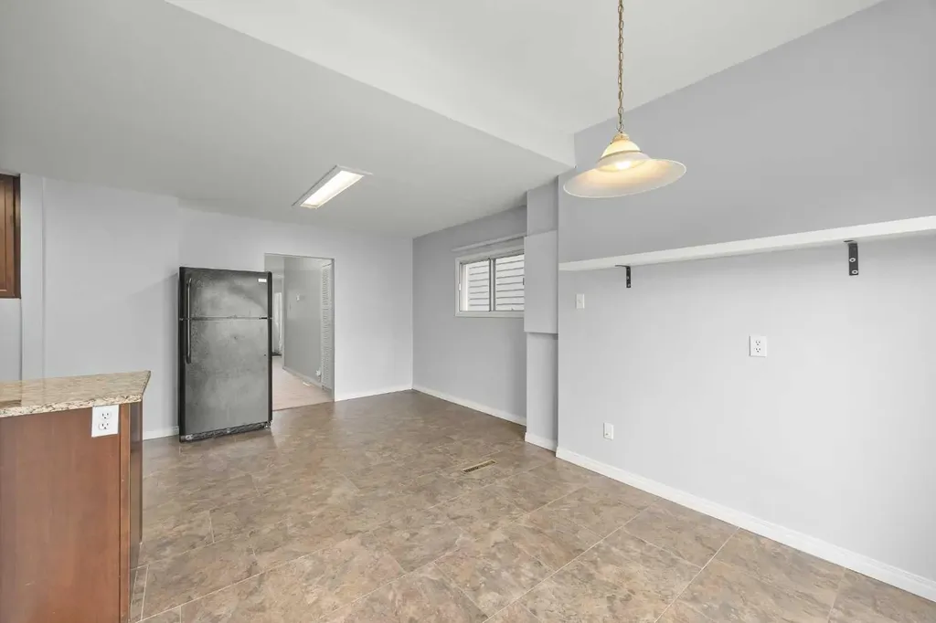 528 21 Avenue SW Calgary AB T2S 0H1