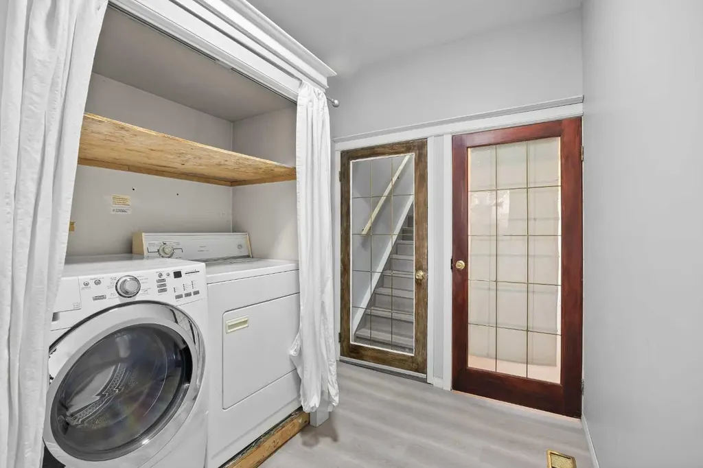528 21 Avenue SW Calgary AB T2S 0H1
