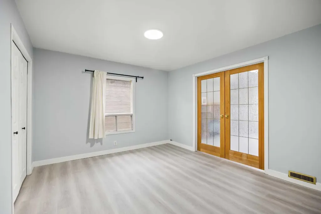 528 21 Avenue SW Calgary AB T2S 0H1