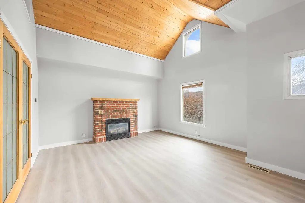 528 21 Avenue SW Calgary AB T2S 0H1