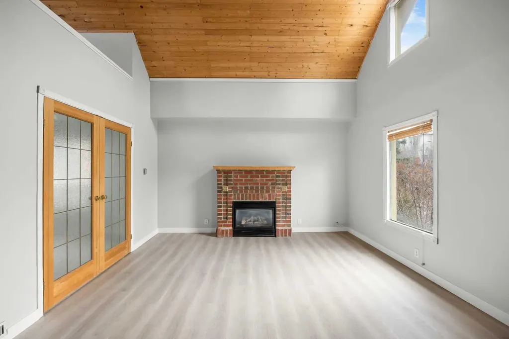 528 21 Avenue SW Calgary AB T2S 0H1