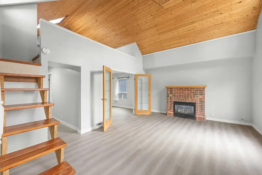 528 21 Avenue SW Calgary AB T2S 0H1