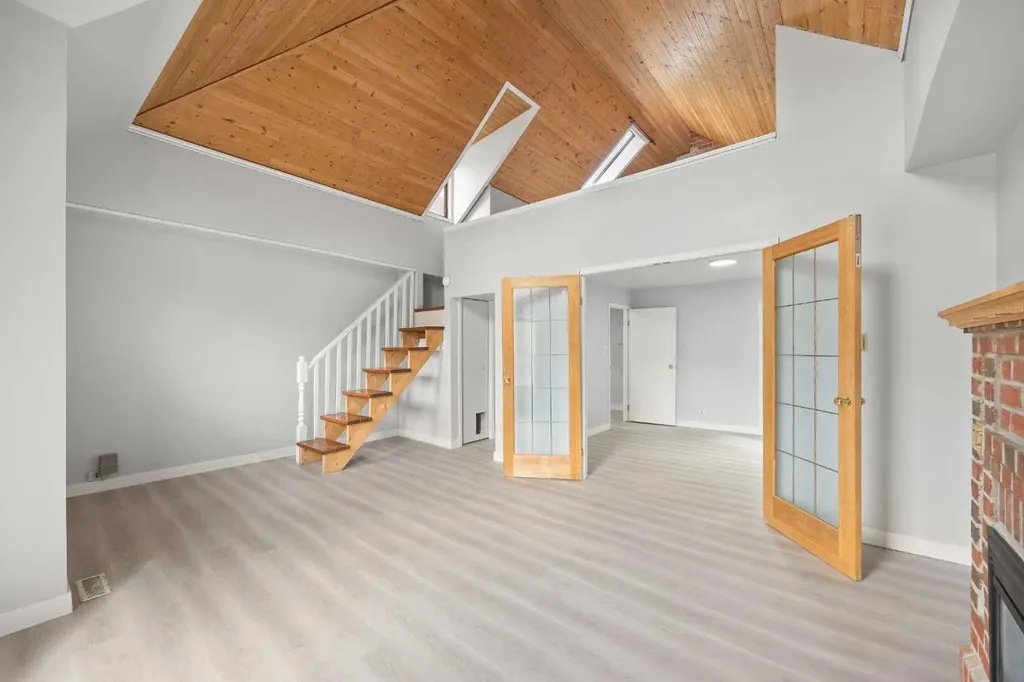 528 21 Avenue SW Calgary AB T2S 0H1