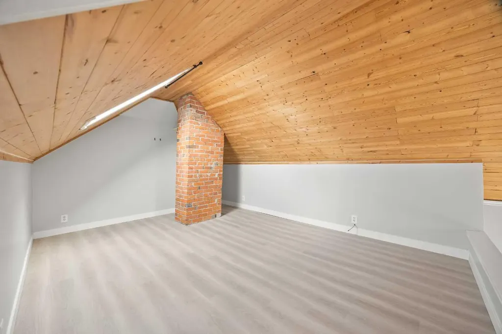 528 21 Avenue SW Calgary AB T2S 0H1